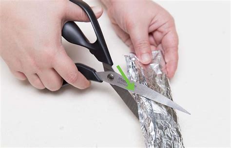 how to sharpen fabric scissors with aluminum foil|can aluminum foil sharpen knives.